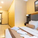 Orange & Hotel 2*