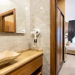 Orange & Hotel 2*
